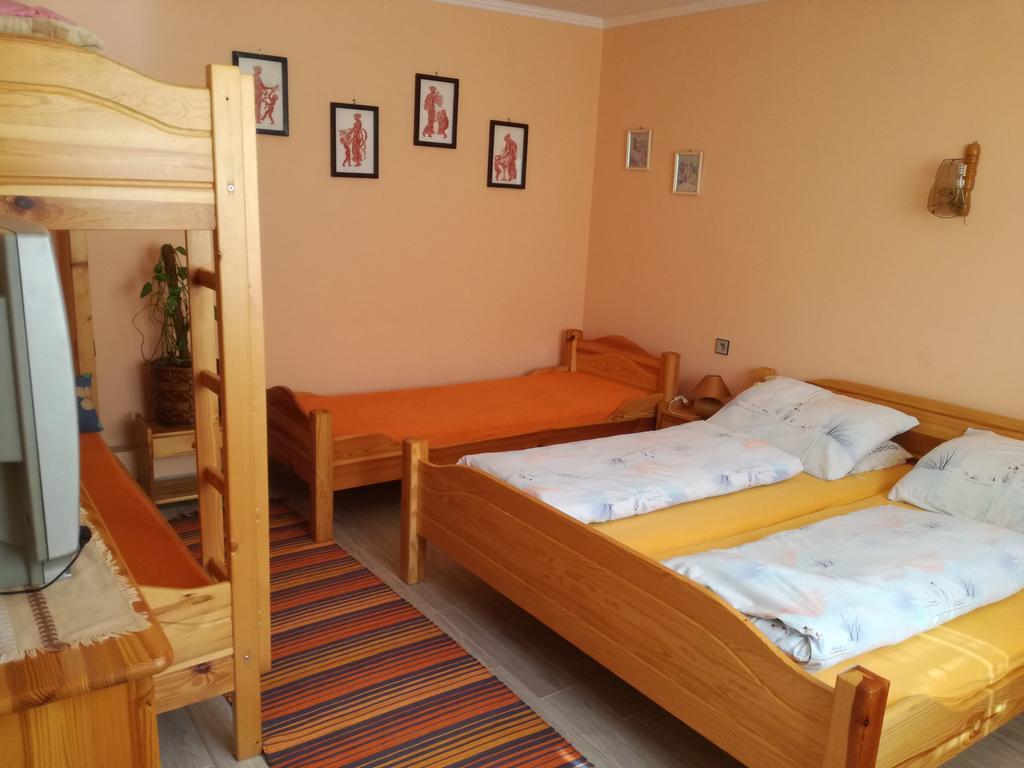 Hotel Privat U Zdenky à Tvrdosin Extérieur photo